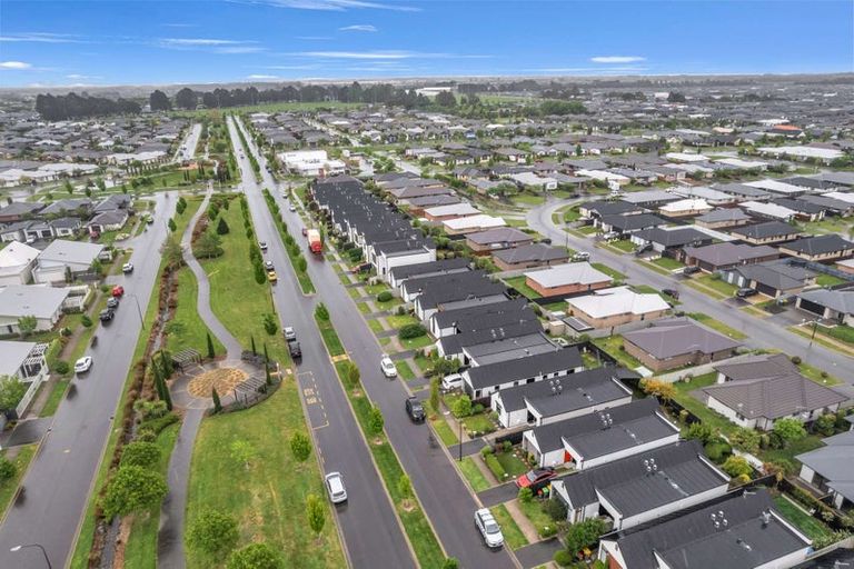 Photo of property in 99 Faringdon Boulevard, Rolleston, 7615