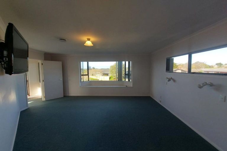 Photo of property in 167 Heta Road, Highlands Park, New Plymouth, 4312