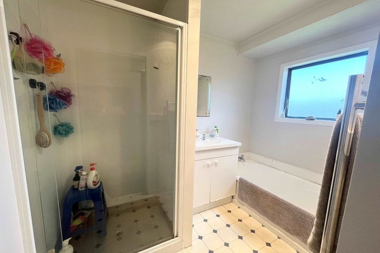 Photo of property in 1/10 Miriam Corban Heights, Henderson, Auckland, 0612