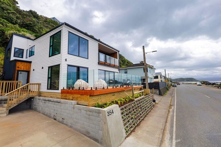 Photo of property in 354 The Esplanade, Island Bay, Wellington, 6023