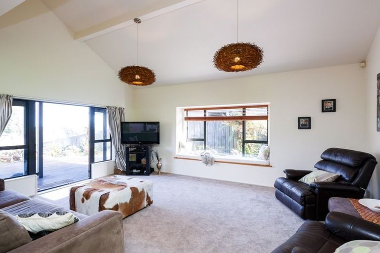 Photo of property in 92 Pacific Drive, Fitzherbert, Palmerston North, 4410