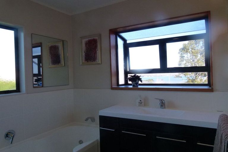 Photo of property in 1/69 Palmerston Road, Birkenhead, Auckland, 0626