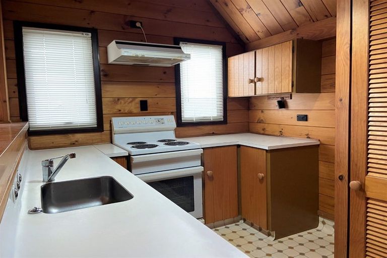 Photo of property in 1 Highlands Place, Highlands Park, New Plymouth, 4312