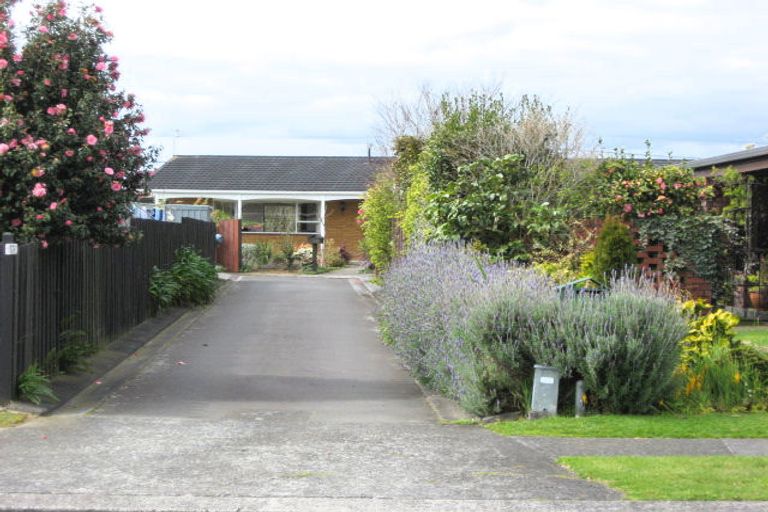 Photo of property in 7a John Guthrie Place, Merrilands, New Plymouth, 4312