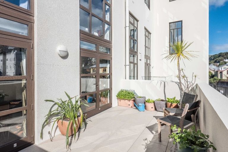 Photo of property in Augusta Apartments, 19/254 Willis Street, Te Aro, Wellington, 6011