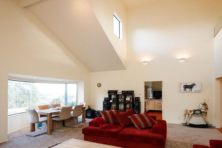 Photo of property in 92 Pacific Drive, Fitzherbert, Palmerston North, 4410