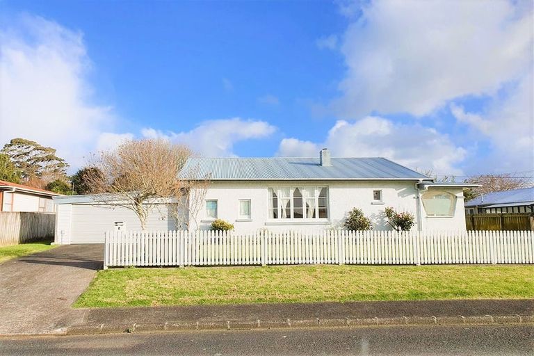 Photo of property in 1 Glen Norman Avenue, Henderson, Auckland, 0610