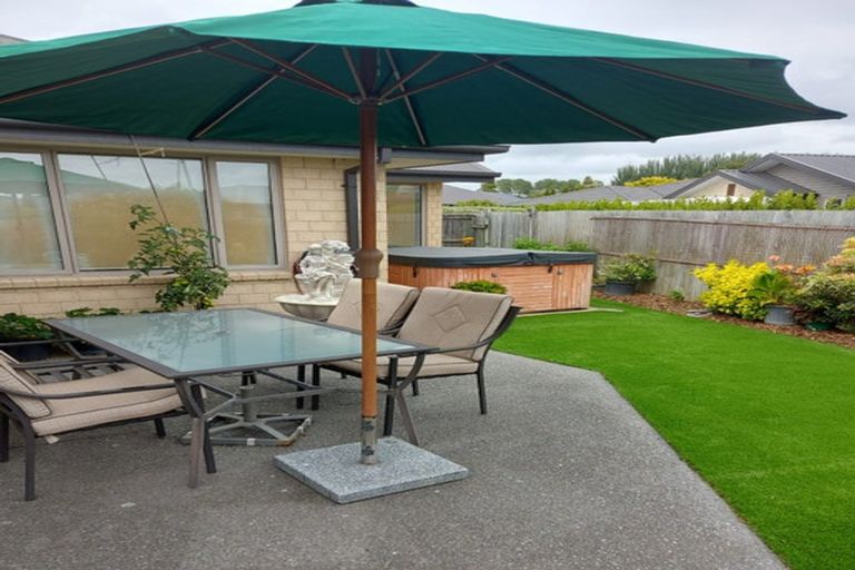 Photo of property in 19 Dunsford Close, Halswell, Christchurch, 8025