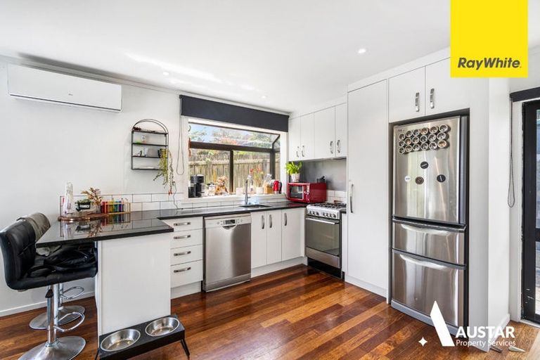 Photo of property in 2/20 Kamara Road, Glen Eden, Auckland, 0602