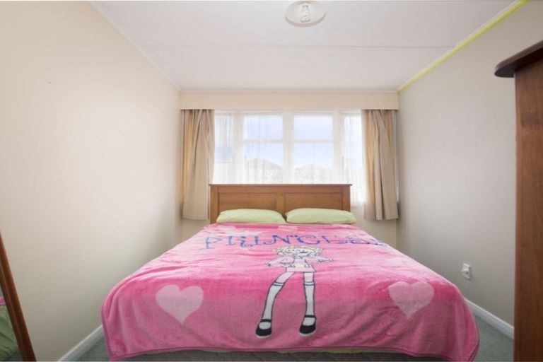 Photo of property in 10 Maher Place, Ranui, Porirua, 5024