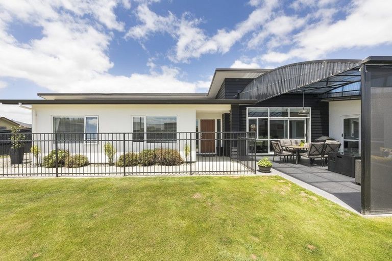 Photo of property in 2 Morocco Terrace, Kelvin Grove, Palmerston North, 4414