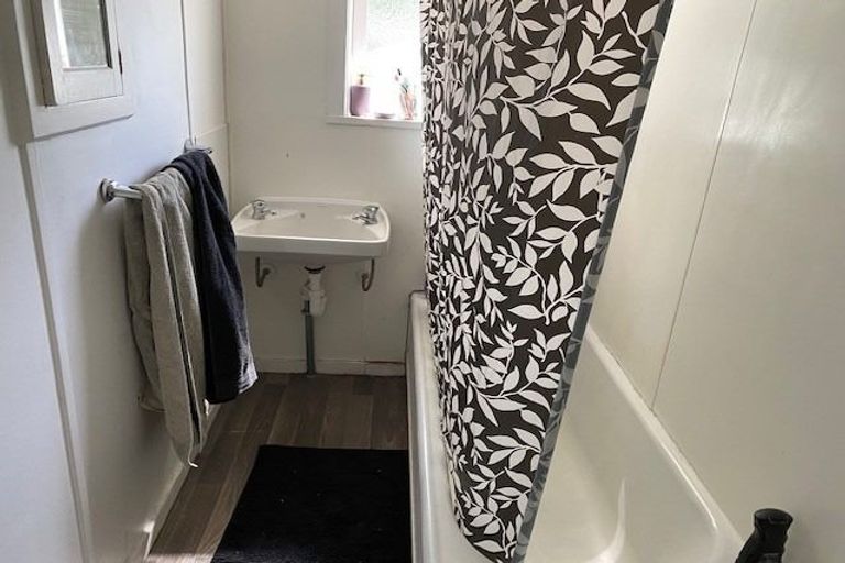 Photo of property in 22 Milton Road, Bluff Hill, Napier, 4110