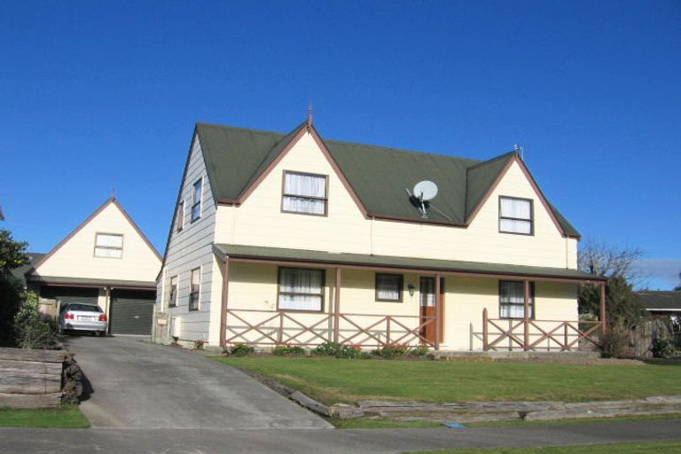 Photo of property in 16 Terry Crescent, Milson, Palmerston North, 4414