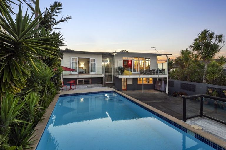 Photo of property in 4 Range Road, Swanson, Auckland, 0816