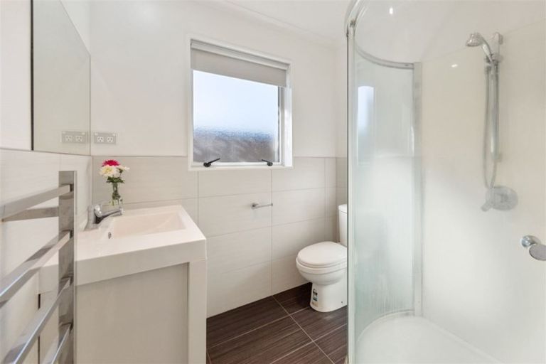 Photo of property in 2b Stephen Avenue, Henderson, Auckland, 0610