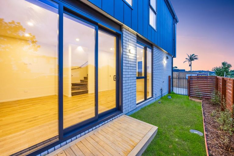 Photo of property in 38a Cascades Road, Pakuranga Heights, Auckland, 2010