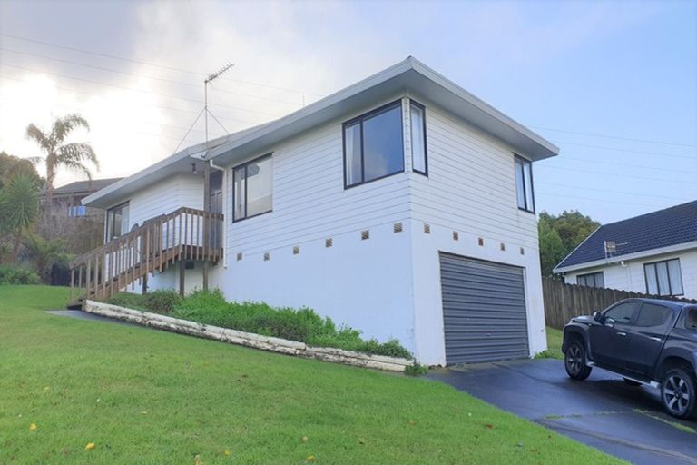 Photo of property in 82 Athena Drive, Totara Vale, Auckland, 0629