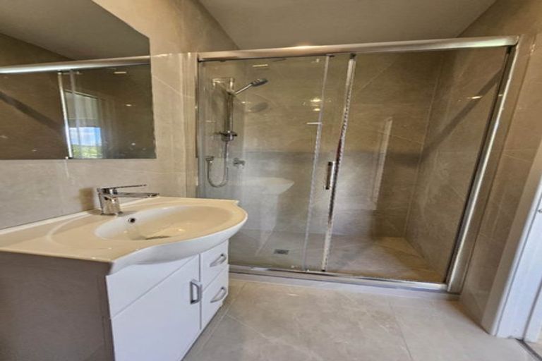 Photo of property in 69a Farquhar Road, Glendene, Auckland, 0602