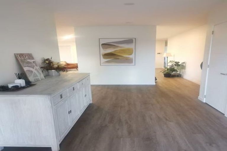 Photo of property in 9 Tikati Rise, Long Bay, Auckland, 0630