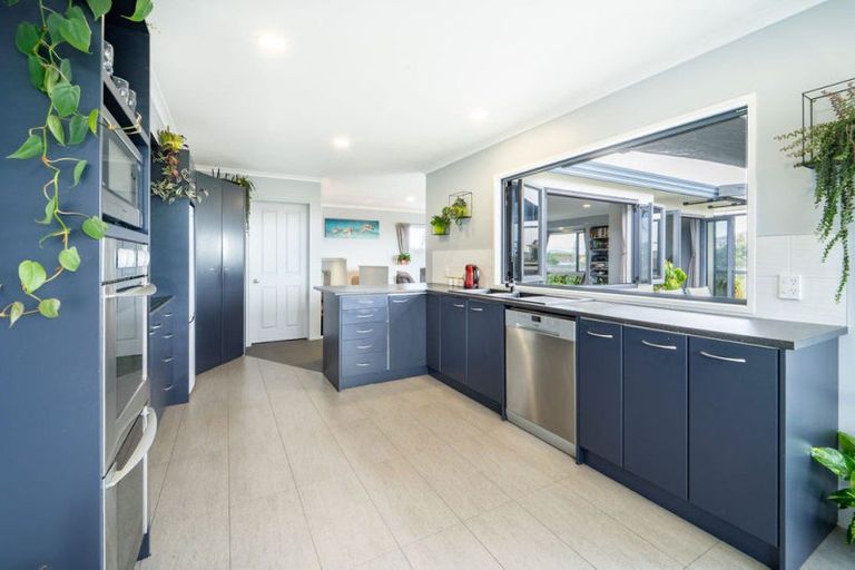 Photo of property in 19 Simpson Road, Papamoa Beach, Papamoa, 3118