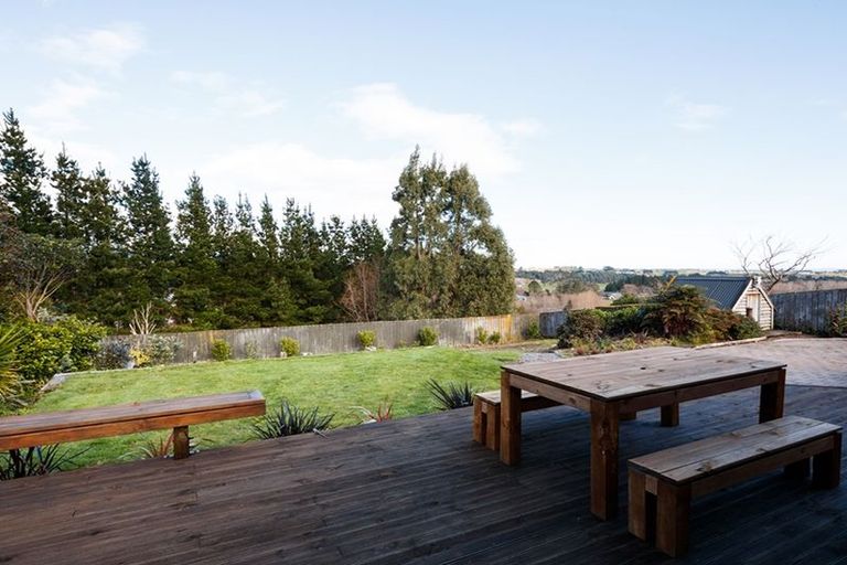 Photo of property in 92 Pacific Drive, Fitzherbert, Palmerston North, 4410