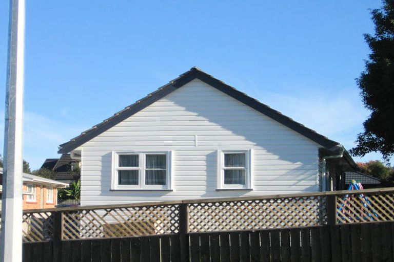 Photo of property in 2/42 Swaffield Road, Papatoetoe, Auckland, 2025