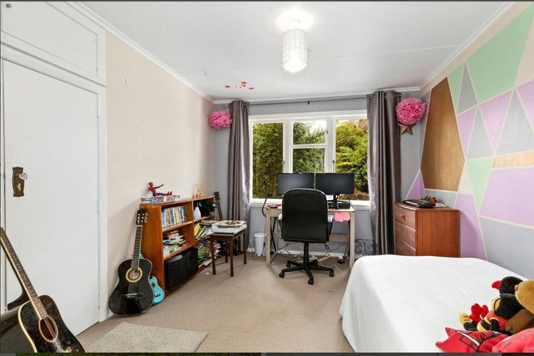 Photo of property in 1 Westhaven Drive, Tawa, Wellington, 5028