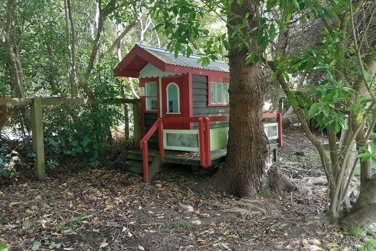 Photo of property in 92 Pinehaven Road, Pinehaven, Upper Hutt, 5019