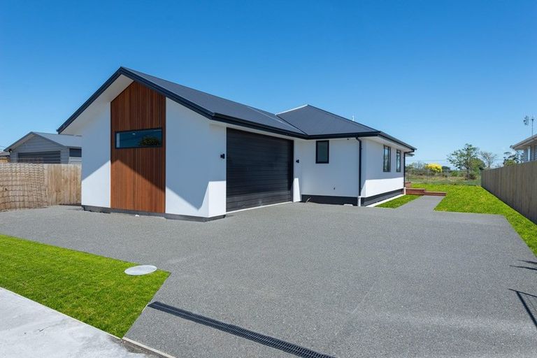 Photo of property in 27 Willryan Avenue, New Brighton, Christchurch, 8083