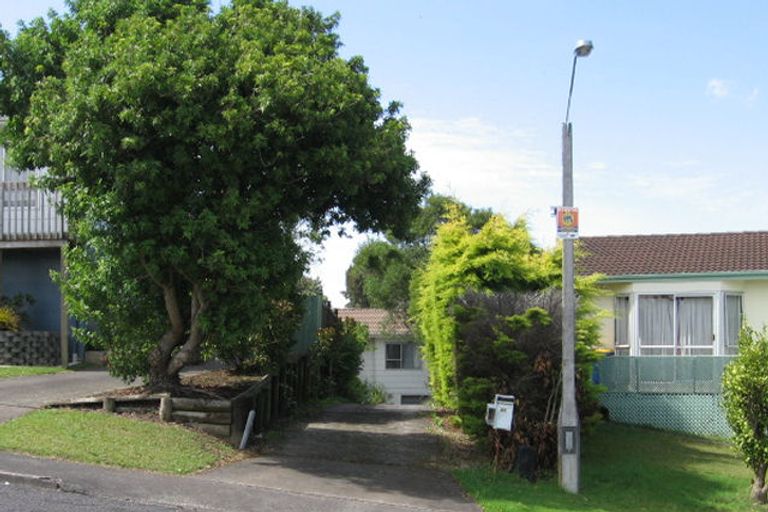 Photo of property in 27 Cedar Heights Avenue, Massey, Auckland, 0614