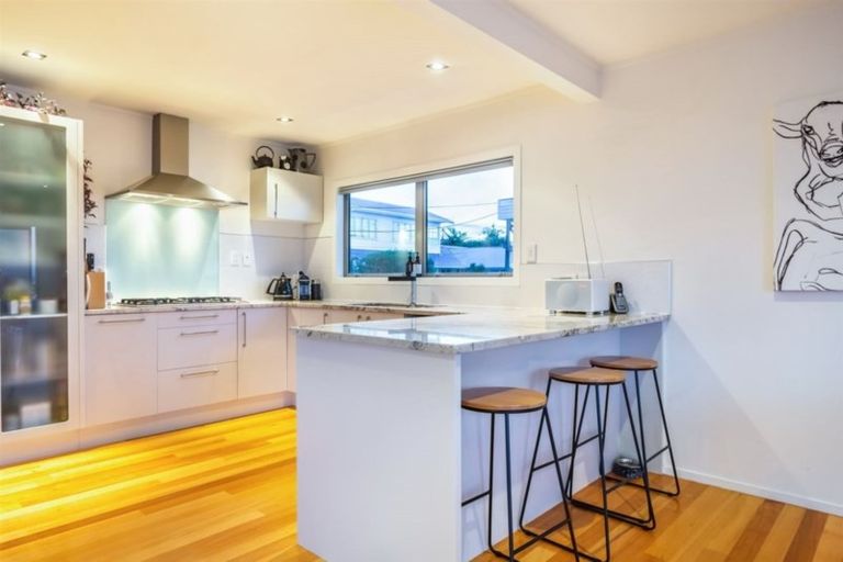 Photo of property in 3/65 Castor Road, Castor Bay, Auckland, 0620