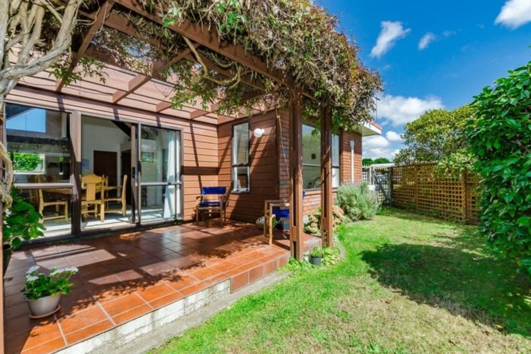 Photo of property in 9 Awanui Drive, Waikanae, 5036