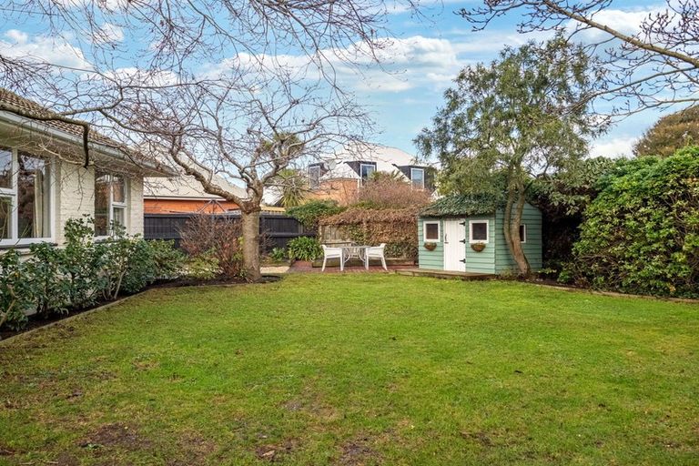 Photo of property in 145 Avonhead Road, Avonhead, Christchurch, 8042