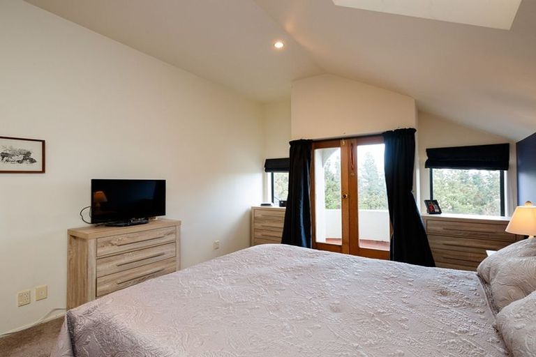 Photo of property in 92 Pacific Drive, Fitzherbert, Palmerston North, 4410