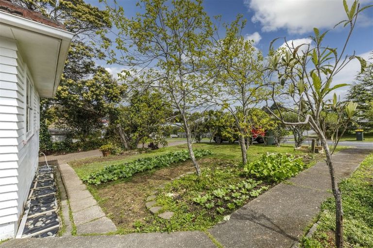 Photo of property in 1/30 Weldene Avenue, Glenfield, Auckland, 0629