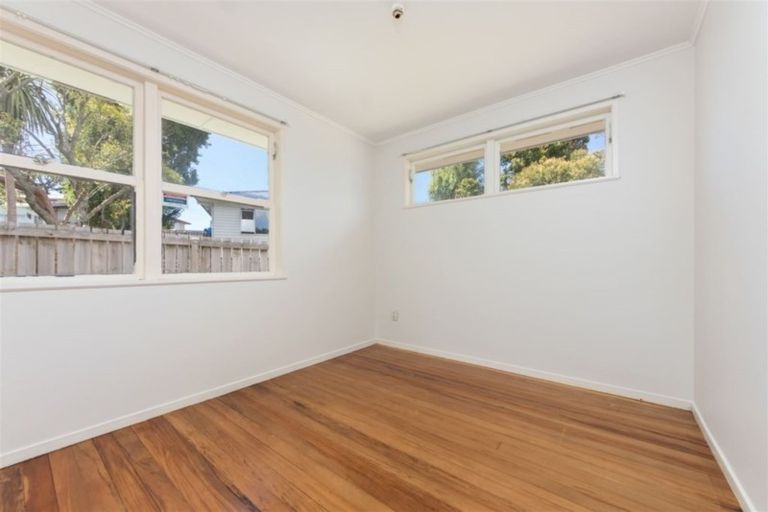 Photo of property in 53 Chorley Avenue, Massey, Auckland, 0614
