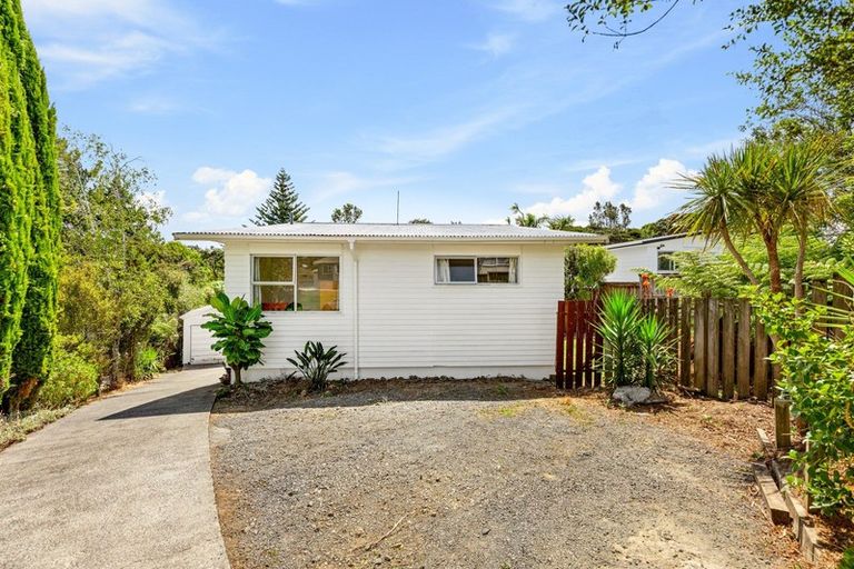 Photo of property in 49 Neal Avenue, Glenfield, Auckland, 0629