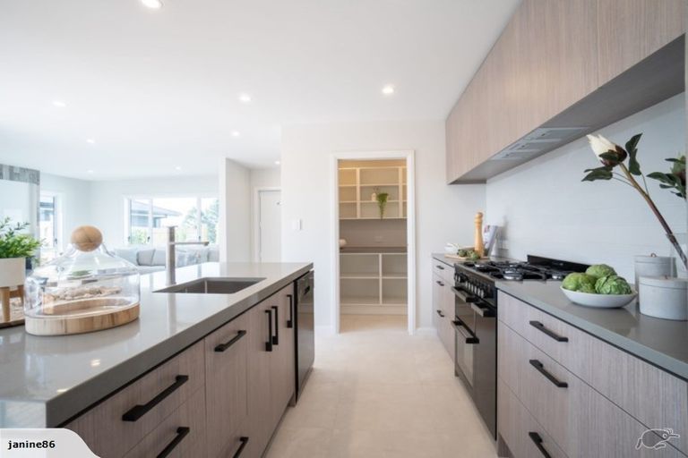 Photo of property in 39 Coutts Way, Fitzherbert, Palmerston North, 4410