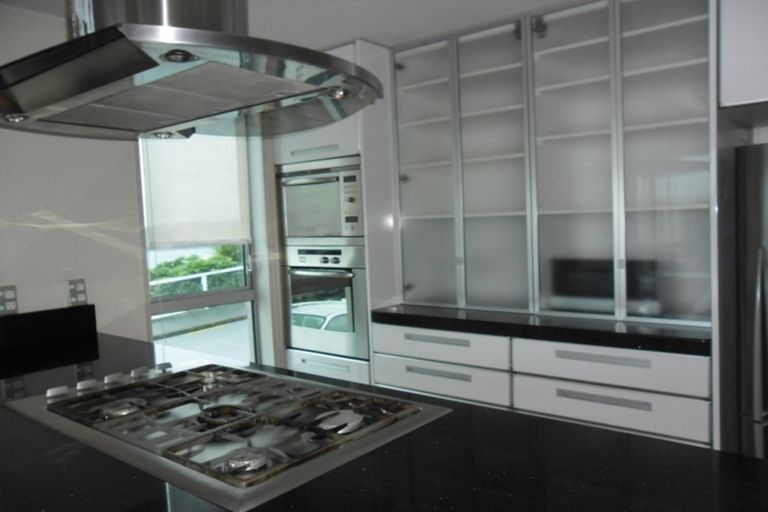 Photo of property in 1a The Crescent, Roseneath, Wellington, 6011