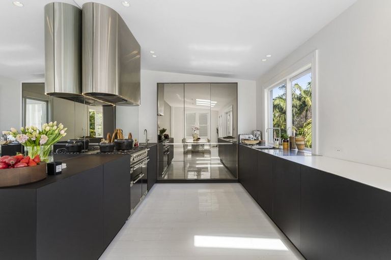 Photo of property in 34 Sentinel Road, Herne Bay, Auckland, 1011