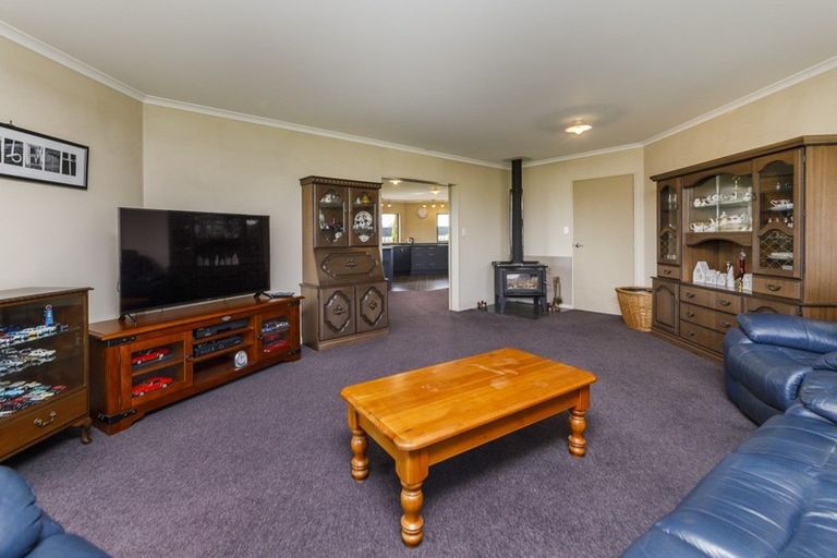 Photo of property in 689 Makerua Road, Tokomaru, Palmerston North, 4474