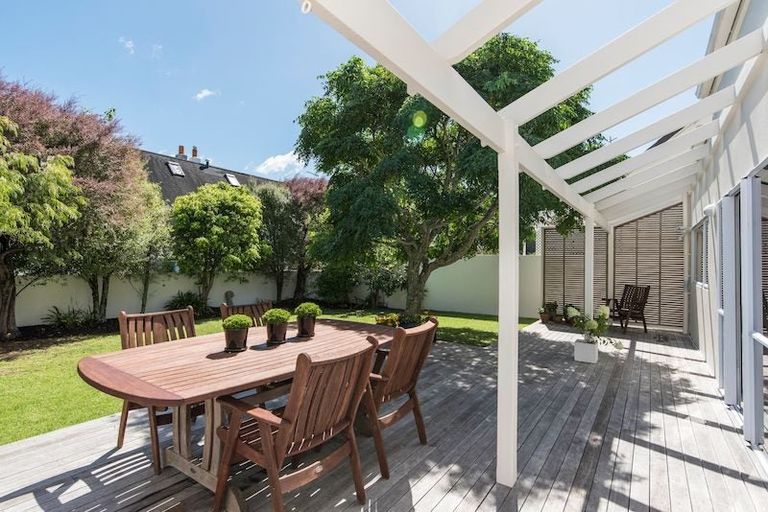 Photo of property in 2/94 Saint Johns Road, Saint Johns, Auckland, 1072