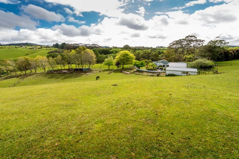 Photo of property in 237 Awa Road, Kumeu, 0891