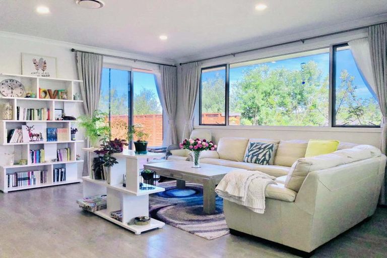 Photo of property in 11 Ian Gordon Lane, Orewa, 0931