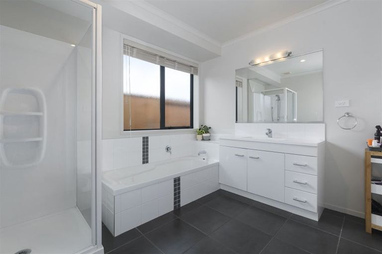 Photo of property in 70 Carrington Drive, Papamoa Beach, Papamoa, 3118