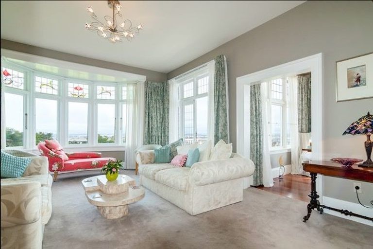 Photo of property in 85 Dyers Pass Road, Cashmere, Christchurch, 8022