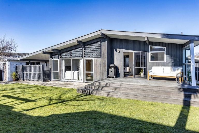 Photo of property in 2 Watson Place, Rangiora, 7400