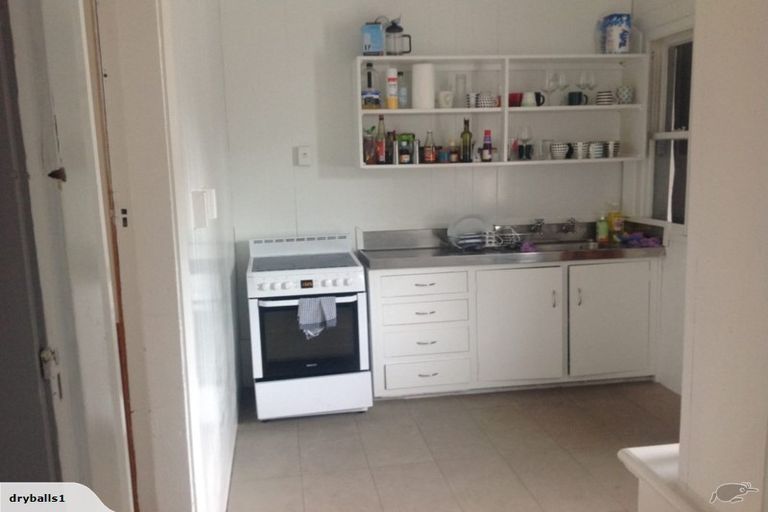 Photo of property in 16 Donald Place, St Albans, Christchurch, 8014