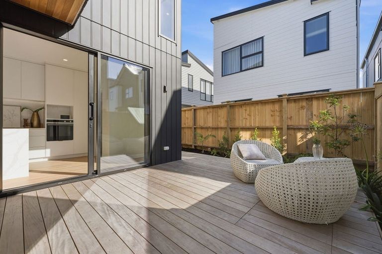 Photo of property in 102e Te Oneroa Way, Long Bay, Auckland, 0630