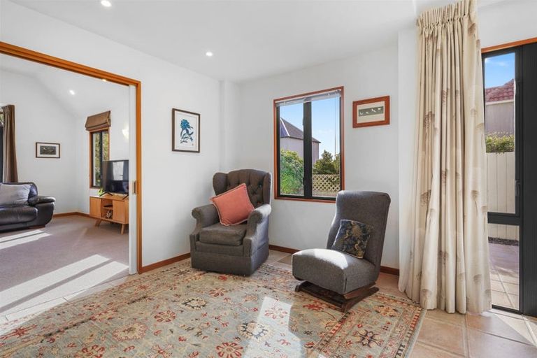 Photo of property in 5 Virginia Lane, Mount Pleasant, Christchurch, 8081
